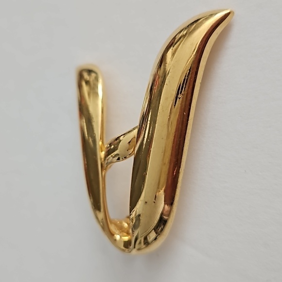 Monet "A" Vintage Gold-Tone Brooch - Picture 3 of 5